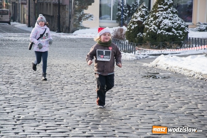 Zdjęcie w galerii na portalu naszwodzislaw.com: Bieg Policz się z cukrzycą i ucz się pierwszej pomocy. 28 osób wystartowało z wodzisławskiego Rynku  wiadomości z regionu
