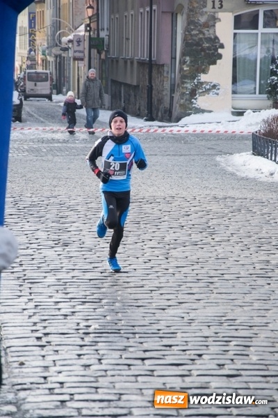 Zdjęcie w galerii na portalu naszwodzislaw.com: Bieg Policz się z cukrzycą i ucz się pierwszej pomocy. 28 osób wystartowało z wodzisławskiego Rynku  wiadomości z regionu