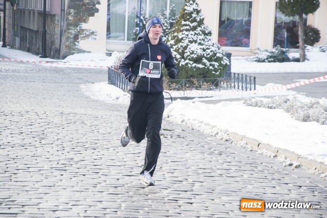Zdjęcie w galerii na portalu naszwodzislaw.com: Bieg Policz się z cukrzycą i ucz się pierwszej pomocy. 28 osób wystartowało z wodzisławskiego Rynku  wiadomości z regionu