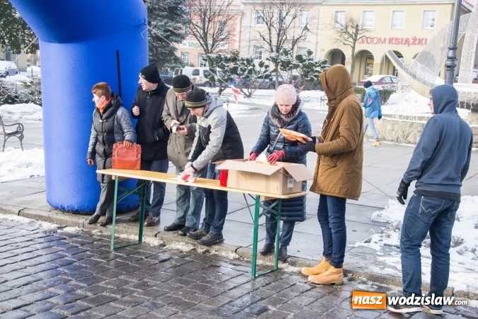 Zdjęcie w galerii na portalu naszwodzislaw.com: Bieg Policz się z cukrzycą i ucz się pierwszej pomocy. 28 osób wystartowało z wodzisławskiego Rynku  wiadomości z regionu