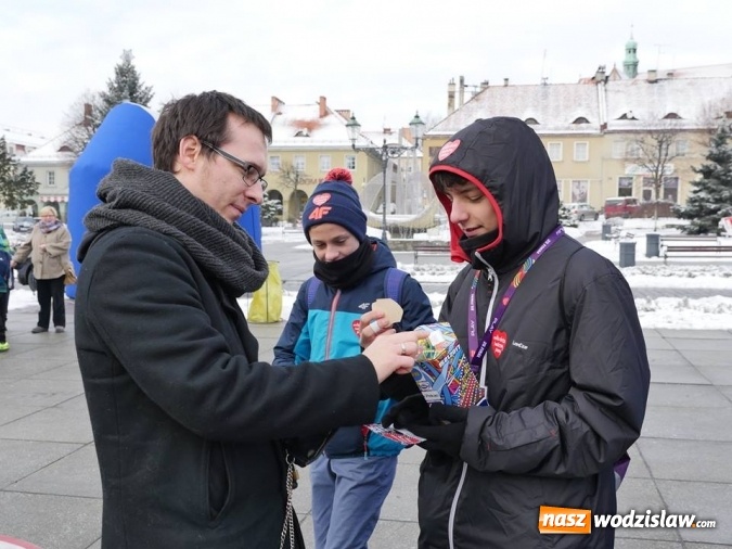 Zdjęcie w galerii na portalu naszwodzislaw.com: Wodzisław: Morsy zagrały z Wielką Orkiestrą Świątecznej Pomocy. Fotorelacja z popołudnia wiadomości z regionu