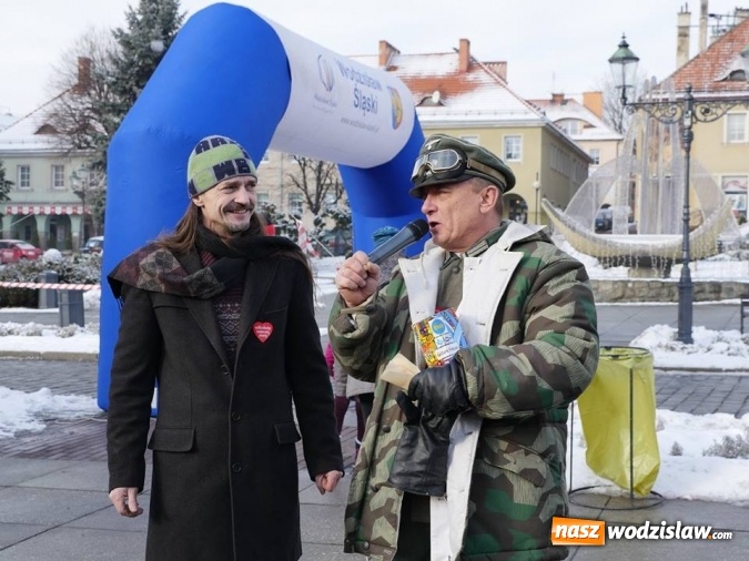 Zdjęcie w galerii na portalu naszwodzislaw.com: Wodzisław: Morsy zagrały z Wielką Orkiestrą Świątecznej Pomocy. Fotorelacja z popołudnia wiadomości z regionu