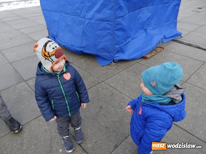 Zdjęcie w galerii na portalu naszwodzislaw.com: Wodzisław: Morsy zagrały z Wielką Orkiestrą Świątecznej Pomocy. Fotorelacja z popołudnia wiadomości z regionu