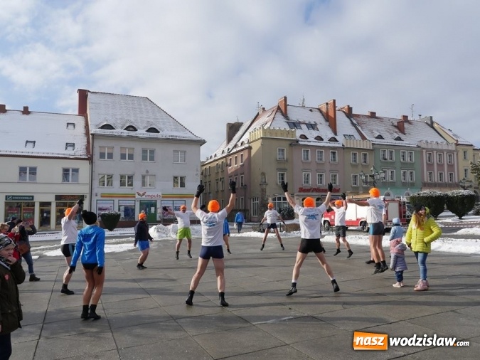 Zdjęcie w galerii na portalu naszwodzislaw.com: Wodzisław: Morsy zagrały z Wielką Orkiestrą Świątecznej Pomocy. Fotorelacja z popołudnia wiadomości z regionu