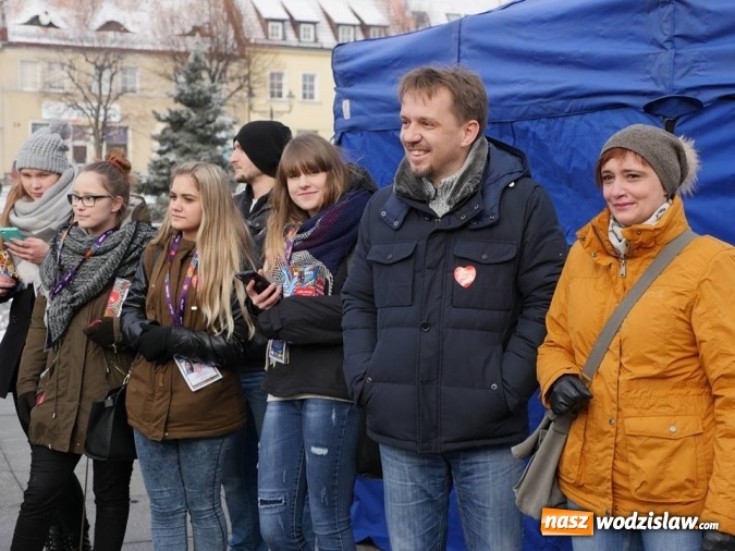 Zdjęcie w galerii na portalu naszwodzislaw.com: Wodzisław: Morsy zagrały z Wielką Orkiestrą Świątecznej Pomocy. Fotorelacja z popołudnia wiadomości z regionu