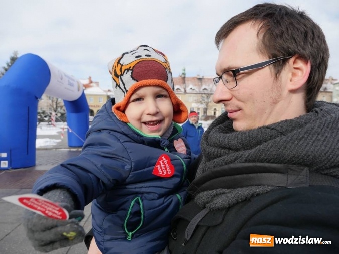 Zdjęcie w galerii na portalu naszwodzislaw.com: Wodzisław: Morsy zagrały z Wielką Orkiestrą Świątecznej Pomocy. Fotorelacja z popołudnia wiadomości z regionu