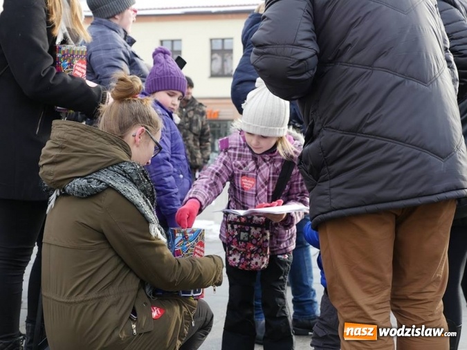 Zdjęcie w galerii na portalu naszwodzislaw.com: Wodzisław: Morsy zagrały z Wielką Orkiestrą Świątecznej Pomocy. Fotorelacja z popołudnia wiadomości z regionu