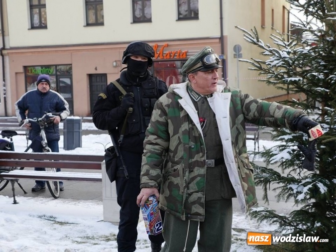 Zdjęcie w galerii na portalu naszwodzislaw.com: Wodzisław: Morsy zagrały z Wielką Orkiestrą Świątecznej Pomocy. Fotorelacja z popołudnia wiadomości z regionu