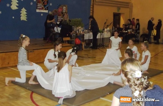 Zdjęcie w galerii na portalu naszwodzislaw.com: Ponad 12 tys. złotych uzbierano podczas finału WOŚP w Mszanie wiadomości z regionu