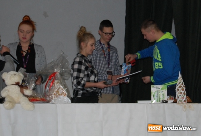 Zdjęcie w galerii na portalu naszwodzislaw.com: Zespół Szkół Ponadgimnazjalnych w Pszowie zagrał z Wielką Orkiestrą Świątecznej Pomocy  wiadomości z regionu