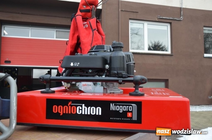 Zdjęcie w galerii na portalu naszwodzislaw.com: Wodzisławscy strażacy otrzymali sprzęt za około 200 tys. złotych. Będzie też nowy w&oacute;z bojowy z drabiną wiadomości z regionu