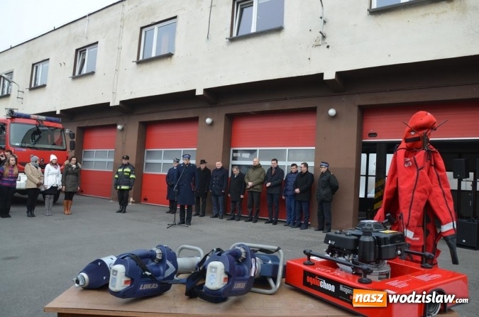 Zdjęcie w galerii na portalu naszwodzislaw.com: Wodzisławscy strażacy otrzymali sprzęt za około 200 tys. złotych. Będzie też nowy w&oacute;z bojowy z drabiną wiadomości z regionu