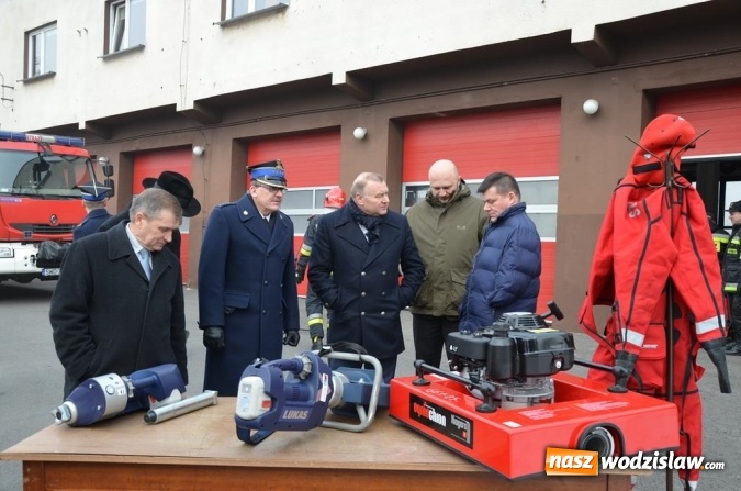 Zdjęcie w galerii na portalu naszwodzislaw.com: Wodzisławscy strażacy otrzymali sprzęt za około 200 tys. złotych. Będzie też nowy w&oacute;z bojowy z drabiną wiadomości z regionu