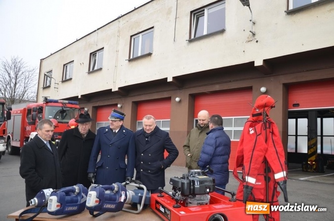 Zdjęcie w galerii na portalu naszwodzislaw.com: Wodzisławscy strażacy otrzymali sprzęt za około 200 tys. złotych. Będzie też nowy w&oacute;z bojowy z drabiną wiadomości z regionu