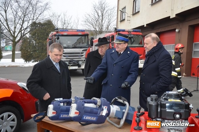 Zdjęcie w galerii na portalu naszwodzislaw.com: Wodzisławscy strażacy otrzymali sprzęt za około 200 tys. złotych. Będzie też nowy w&oacute;z bojowy z drabiną wiadomości z regionu