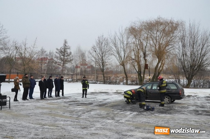 Zdjęcie w galerii na portalu naszwodzislaw.com: Wodzisławscy strażacy otrzymali sprzęt za około 200 tys. złotych. Będzie też nowy w&oacute;z bojowy z drabiną wiadomości z regionu