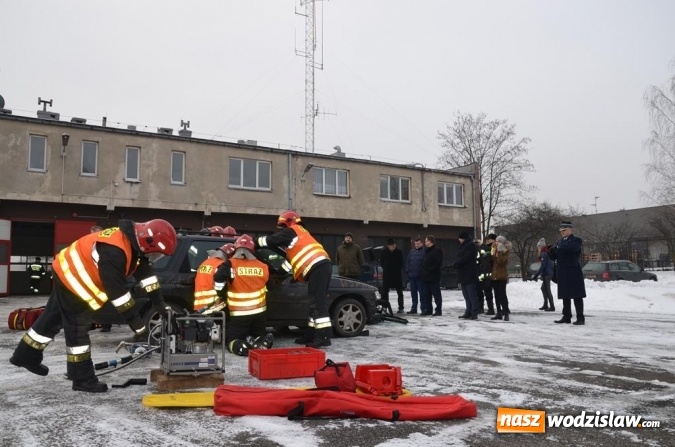 Zdjęcie w galerii na portalu naszwodzislaw.com: Wodzisławscy strażacy otrzymali sprzęt za około 200 tys. złotych. Będzie też nowy w&oacute;z bojowy z drabiną wiadomości z regionu