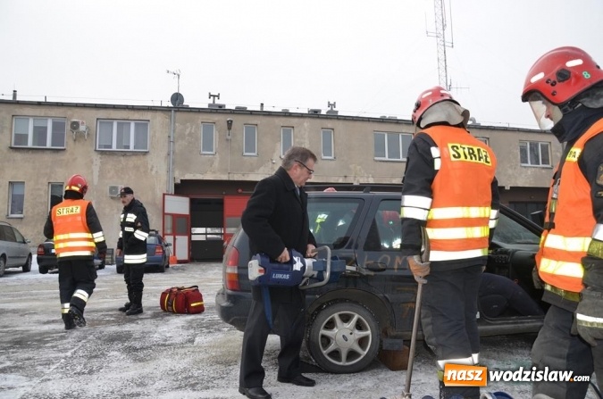 Zdjęcie w galerii na portalu naszwodzislaw.com: Wodzisławscy strażacy otrzymali sprzęt za około 200 tys. złotych. Będzie też nowy w&oacute;z bojowy z drabiną wiadomości z regionu