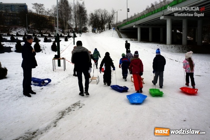 Zdjęcie w galerii na portalu naszwodzislaw.com: Wodzisławscy policjanci czuwają podczas ferii wiadomości z regionu