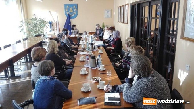 Zdjęcie w galerii na portalu naszwodzislaw.com: W Mszanie dyskutowali na temat zmian w systemie oświaty  wiadomości z regionu