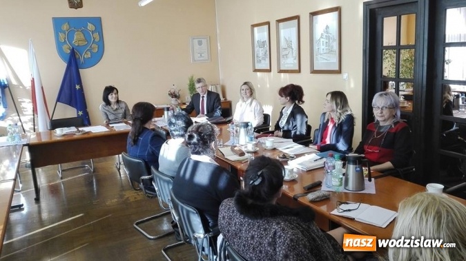 Zdjęcie w galerii na portalu naszwodzislaw.com: W Mszanie dyskutowali na temat zmian w systemie oświaty  wiadomości z regionu