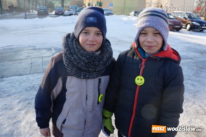 Zdjęcie w galerii na portalu naszwodzislaw.com: Na lodowisku o bezpieczeństwie. Wodzisławscy policjanci podczas ferii spotykają się z dziećmi wiadomości z regionu