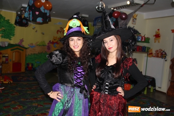 Zdjęcie w galerii na portalu naszwodzislaw.com: Promocje w całorocznej Wypożyczalni Strojów dla dzieci i dorosłych Crazy Club! wiadomości z regionu