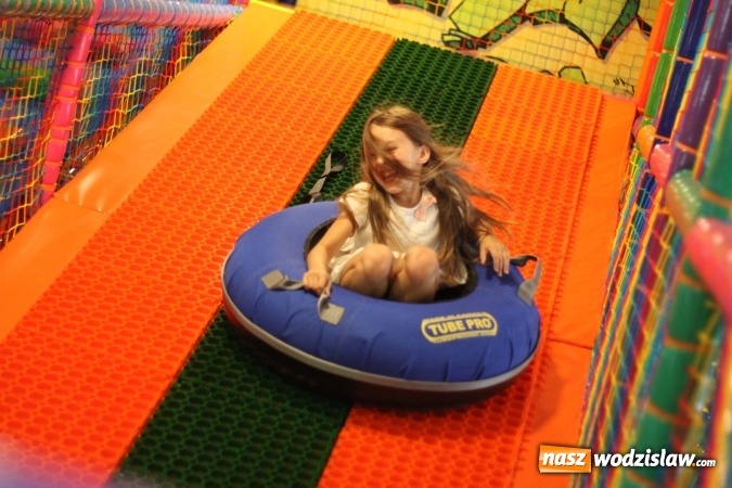 Zdjęcie w galerii na portalu naszwodzislaw.com: Promocje w całorocznej Wypożyczalni Strojów dla dzieci i dorosłych Crazy Club! wiadomości z regionu