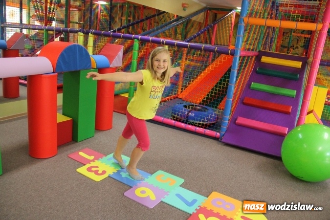 Zdjęcie w galerii na portalu naszwodzislaw.com: Promocje w całorocznej Wypożyczalni Strojów dla dzieci i dorosłych Crazy Club! wiadomości z regionu