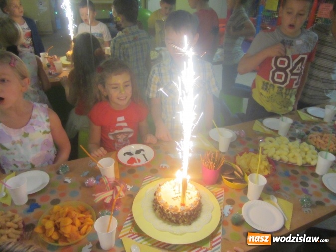 Zdjęcie w galerii na portalu naszwodzislaw.com: Promocje w całorocznej Wypożyczalni Strojów dla dzieci i dorosłych Crazy Club! wiadomości z regionu