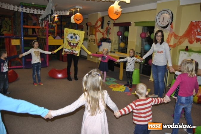 Zdjęcie w galerii na portalu naszwodzislaw.com: Promocje w całorocznej Wypożyczalni Strojów dla dzieci i dorosłych Crazy Club! wiadomości z regionu