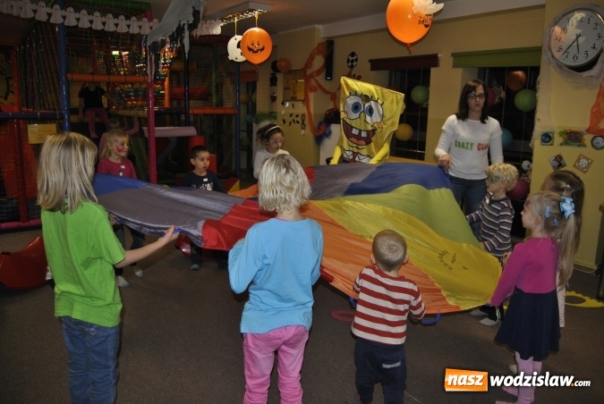 Zdjęcie w galerii na portalu naszwodzislaw.com: Promocje w całorocznej Wypożyczalni Strojów dla dzieci i dorosłych Crazy Club! wiadomości z regionu