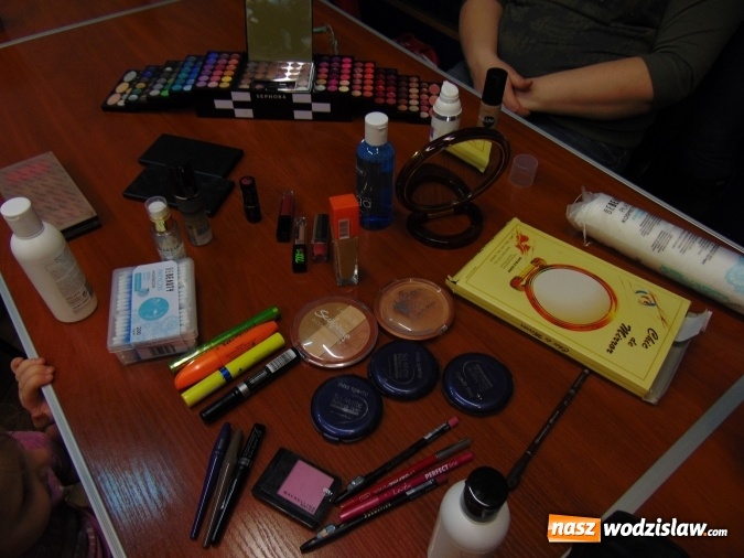 Zdjęcie w galerii na portalu naszwodzislaw.com: Warsztaty kosmetyczne. Kolejne szkolenie w ramach projektu 