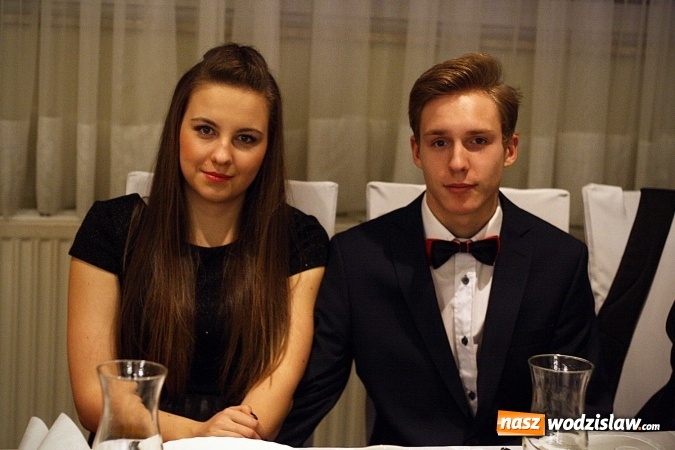 Zdjęcie w galerii na portalu naszwodzislaw.com: Piękne panie, przystojni panowie. Kolejna studniówka wodzisławskiego Tischnera wiadomości z regionu