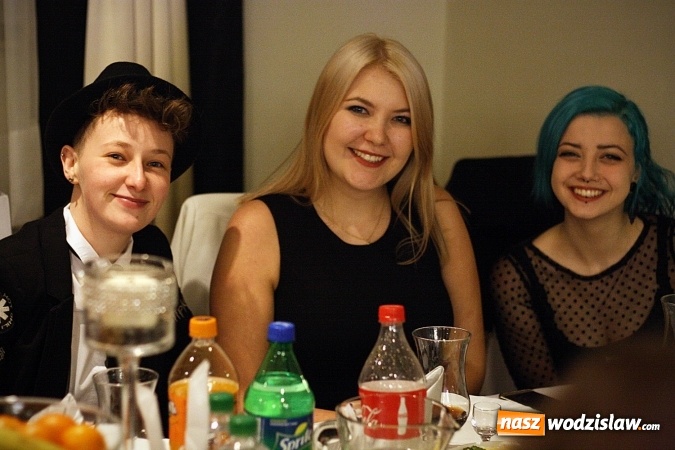 Zdjęcie w galerii na portalu naszwodzislaw.com: Piękne panie, przystojni panowie. Kolejna studniówka wodzisławskiego Tischnera wiadomości z regionu