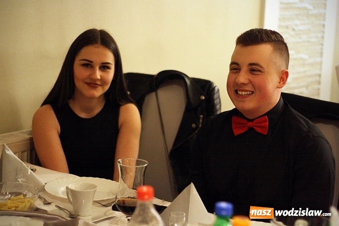 Zdjęcie w galerii na portalu naszwodzislaw.com: Piękne panie, przystojni panowie. Kolejna studniówka wodzisławskiego Tischnera wiadomości z regionu