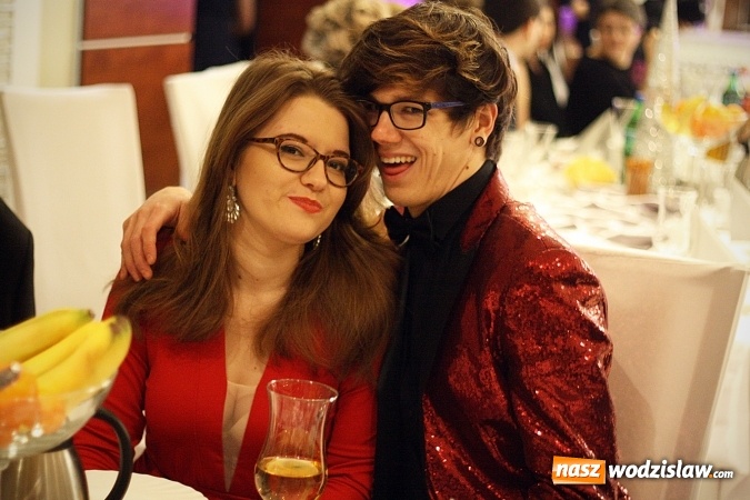 Zdjęcie w galerii na portalu naszwodzislaw.com: Piękne panie, przystojni panowie. Kolejna studniówka wodzisławskiego Tischnera wiadomości z regionu