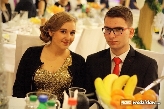 Zdjęcie w galerii na portalu naszwodzislaw.com: Piękne panie, przystojni panowie. Kolejna studniówka wodzisławskiego Tischnera wiadomości z regionu