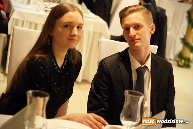 Zdjęcie w galerii na portalu naszwodzislaw.com: Piękne panie, przystojni panowie. Kolejna studniówka wodzisławskiego Tischnera wiadomości z regionu