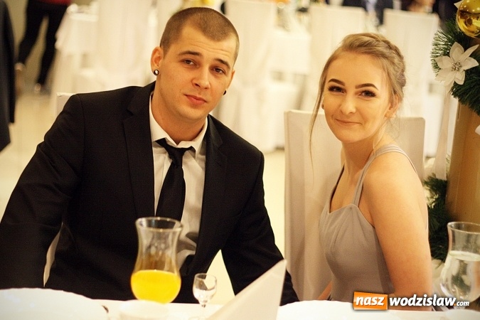 Zdjęcie w galerii na portalu naszwodzislaw.com: Piękne panie, przystojni panowie. Kolejna studniówka wodzisławskiego Tischnera wiadomości z regionu