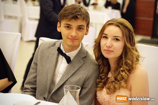 Zdjęcie w galerii na portalu naszwodzislaw.com: Piękne panie, przystojni panowie. Kolejna studniówka wodzisławskiego Tischnera wiadomości z regionu