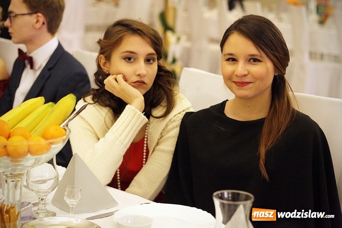 Zdjęcie w galerii na portalu naszwodzislaw.com: Piękne panie, przystojni panowie. Kolejna studniówka wodzisławskiego Tischnera wiadomości z regionu