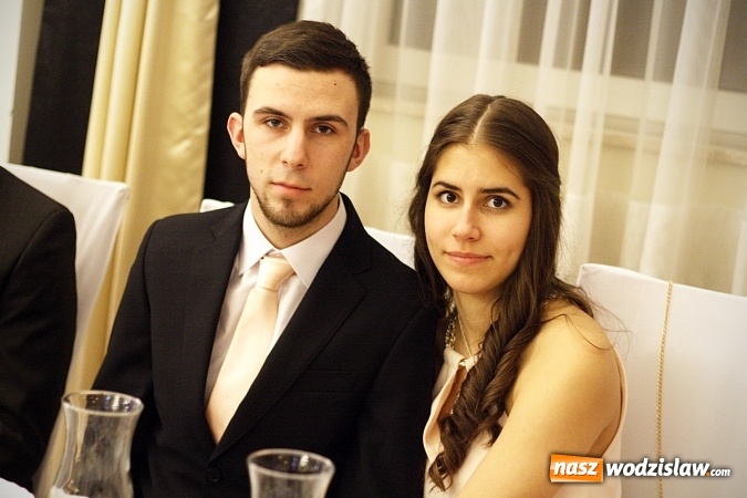 Zdjęcie w galerii na portalu naszwodzislaw.com: Piękne panie, przystojni panowie. Kolejna studniówka wodzisławskiego Tischnera wiadomości z regionu