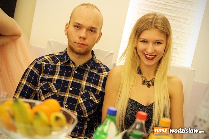 Zdjęcie w galerii na portalu naszwodzislaw.com: Piękne panie, przystojni panowie. Kolejna studniówka wodzisławskiego Tischnera wiadomości z regionu