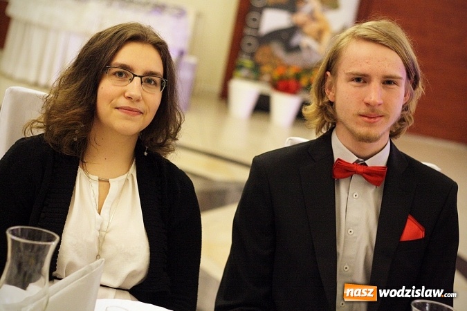 Zdjęcie w galerii na portalu naszwodzislaw.com: Piękne panie, przystojni panowie. Kolejna studniówka wodzisławskiego Tischnera wiadomości z regionu