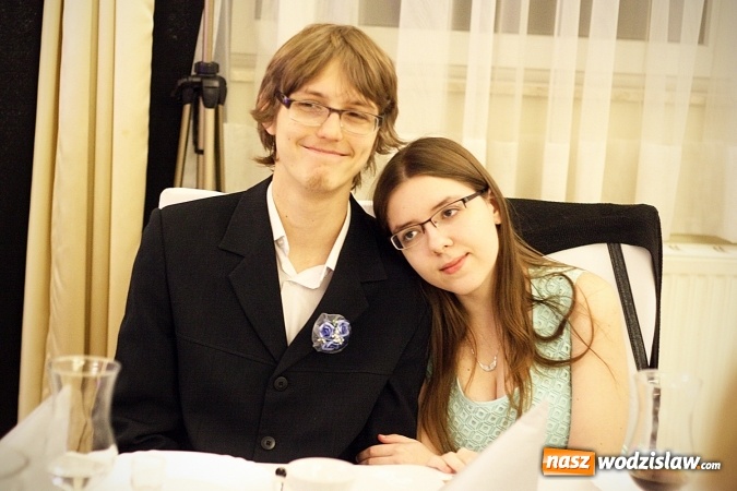 Zdjęcie w galerii na portalu naszwodzislaw.com: Piękne panie, przystojni panowie. Kolejna studniówka wodzisławskiego Tischnera wiadomości z regionu
