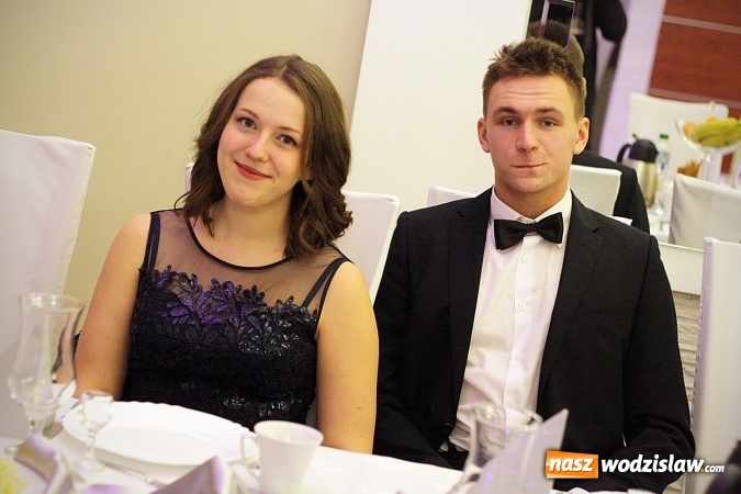 Zdjęcie w galerii na portalu naszwodzislaw.com: Piękne panie, przystojni panowie. Kolejna studniówka wodzisławskiego Tischnera wiadomości z regionu