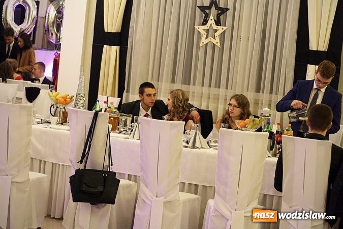 Zdjęcie w galerii na portalu naszwodzislaw.com: Piękne panie, przystojni panowie. Kolejna studniówka wodzisławskiego Tischnera wiadomości z regionu