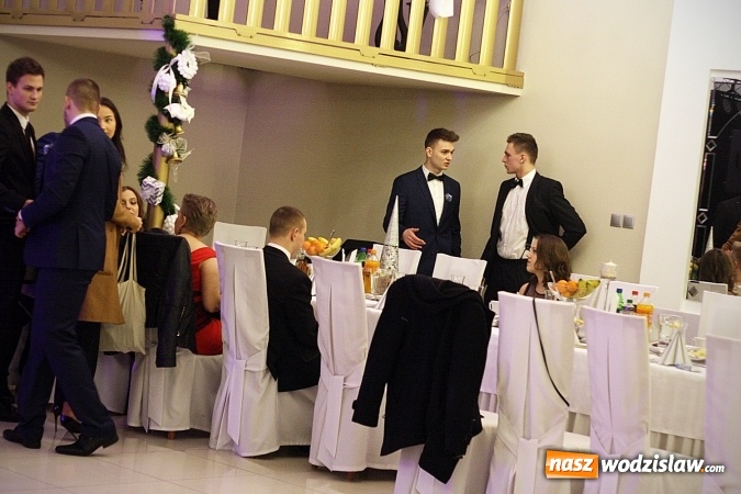 Zdjęcie w galerii na portalu naszwodzislaw.com: Piękne panie, przystojni panowie. Kolejna studniówka wodzisławskiego Tischnera wiadomości z regionu