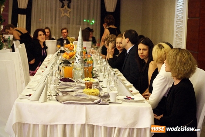 Zdjęcie w galerii na portalu naszwodzislaw.com: Piękne panie, przystojni panowie. Kolejna studniówka wodzisławskiego Tischnera wiadomości z regionu